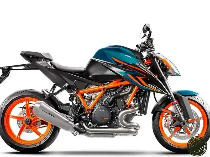 2023 KTM 1290 Super Duke RR mi? Hangisi daha iyi
