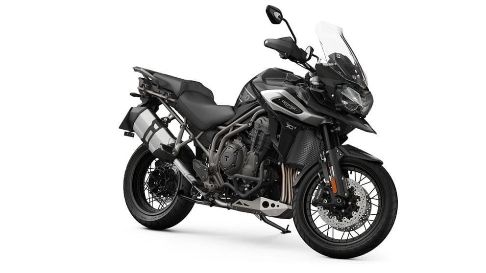 2025 Triumph Speed Twin 1200 Which is better?
